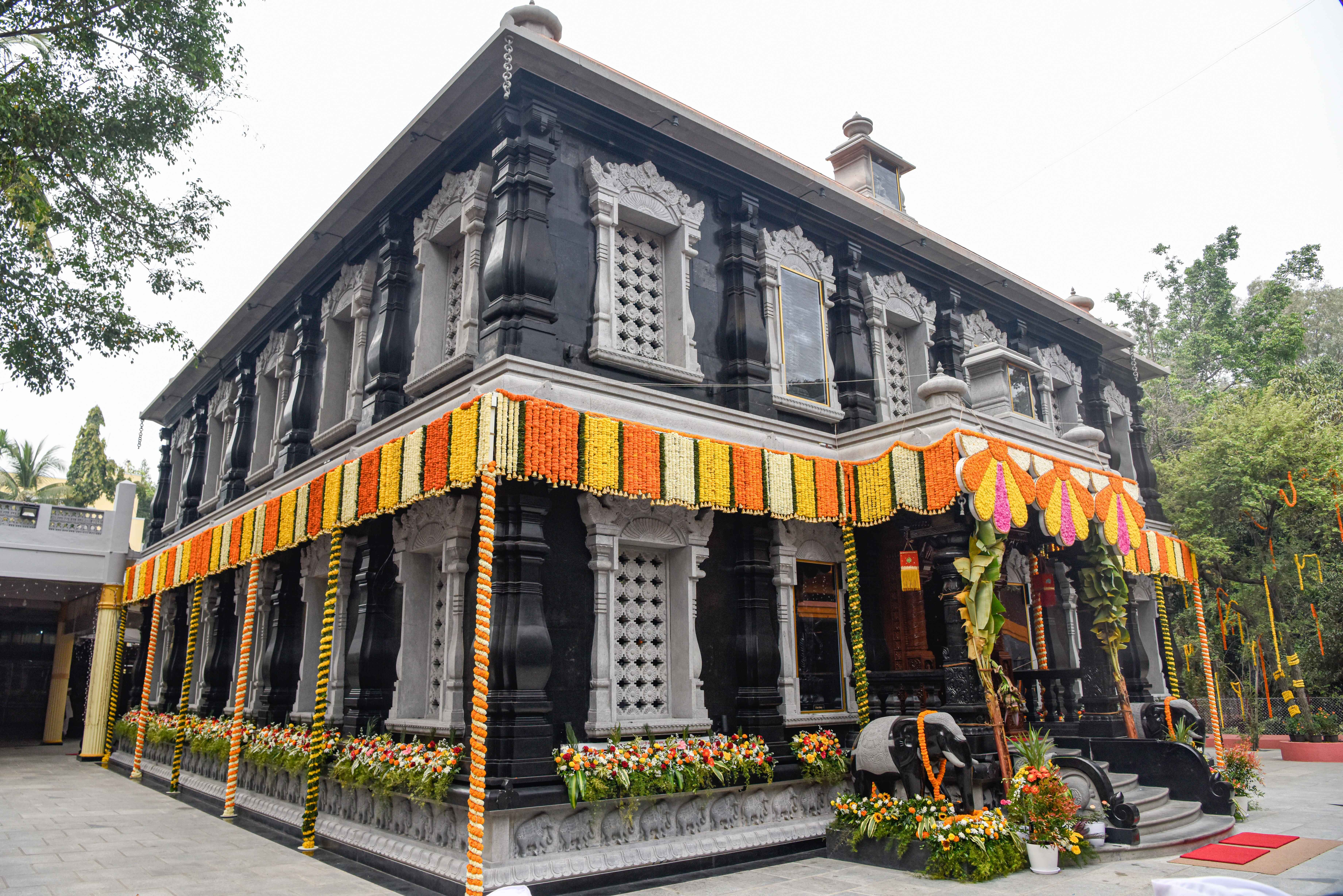 Shri Sadguru Baba Maharaj Samadhee Mandir